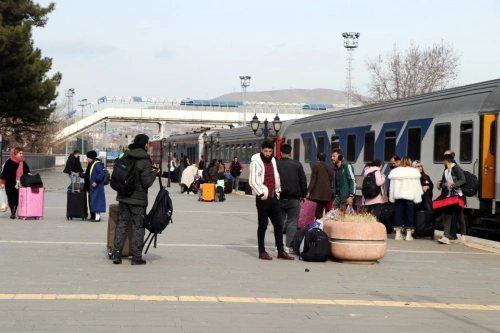 Van'a yılbaşı için İranlı turist yoğunluğu