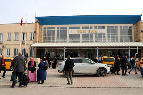 Van'a yılbaşı için İranlı turist yoğunluğu