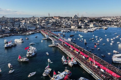 Yüz binler Galata Köprüsü'nde Filistin için toplandı