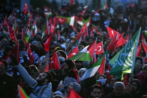 Yüz binler Galata Köprüsü'nde Filistin için toplandı