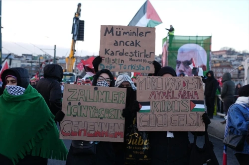 Yüz binler Galata Köprüsü'nde Filistin için toplandı